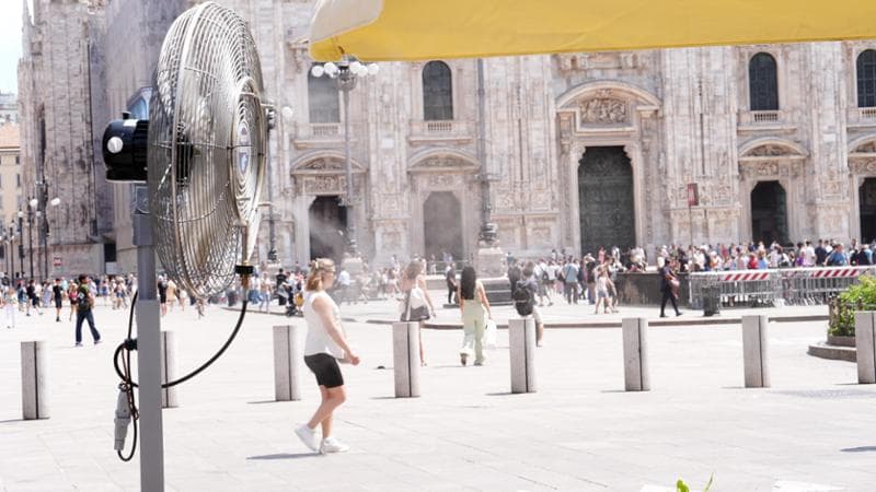 Ventilatori in piazza Duomo a Milano
