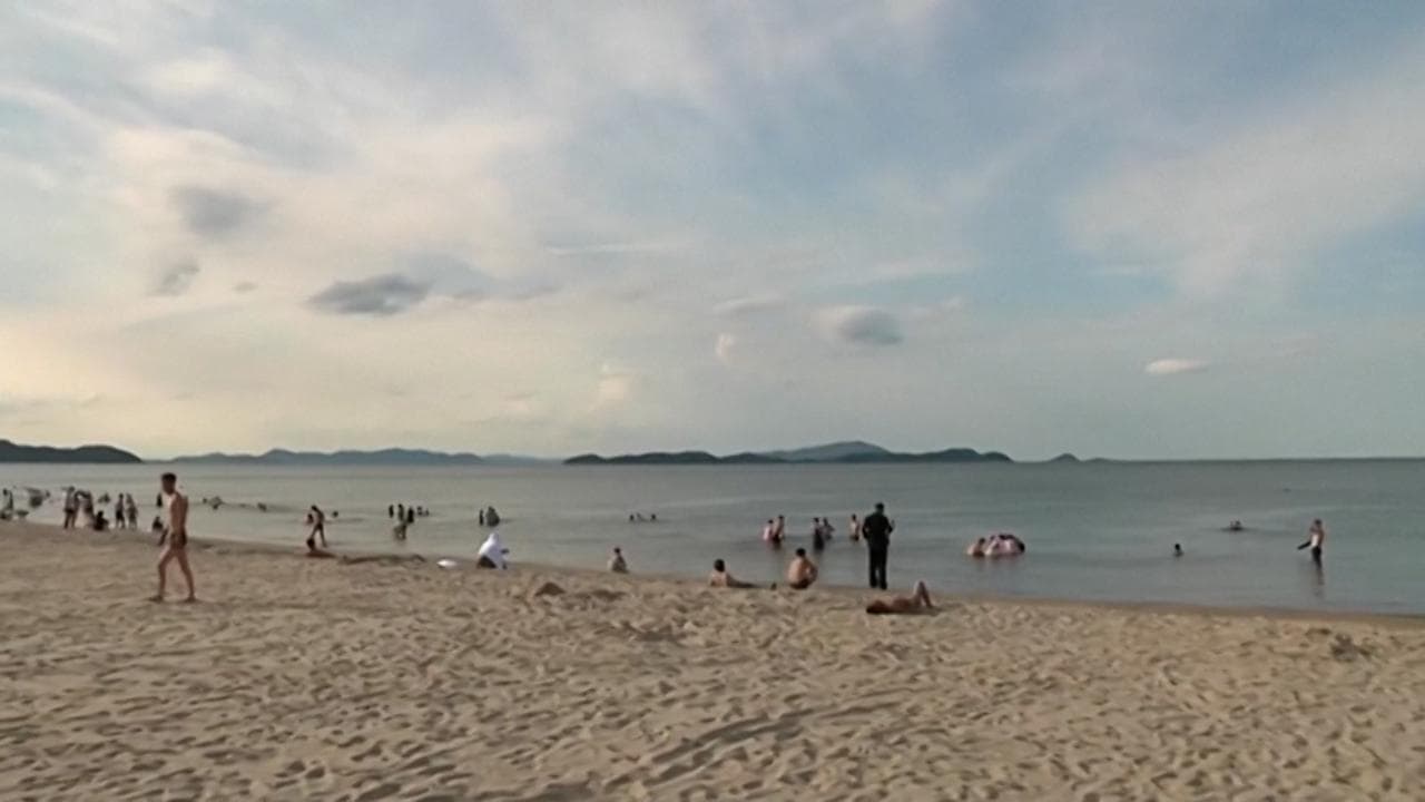 Corea del Nord, mancano turisti stranieri: la riviera voluta da Kim solo con pochi bagnanti locali
