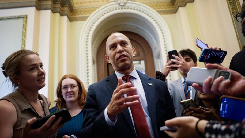 Stati Uniti, Jeffries sulla nuova legge di bilancio: “La nostra sanità è sotto attacco”