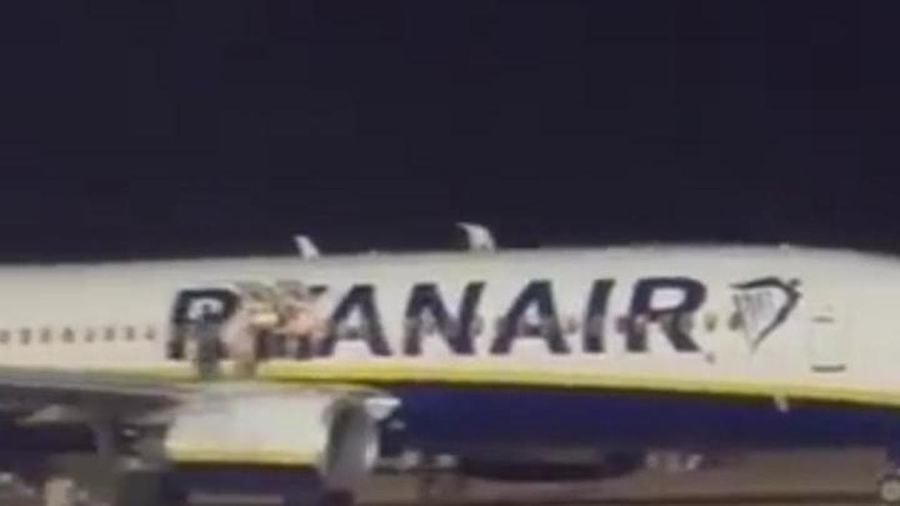Incendio su un aereo a Palma di Maiorca, l'evacuazione dei passeggeri