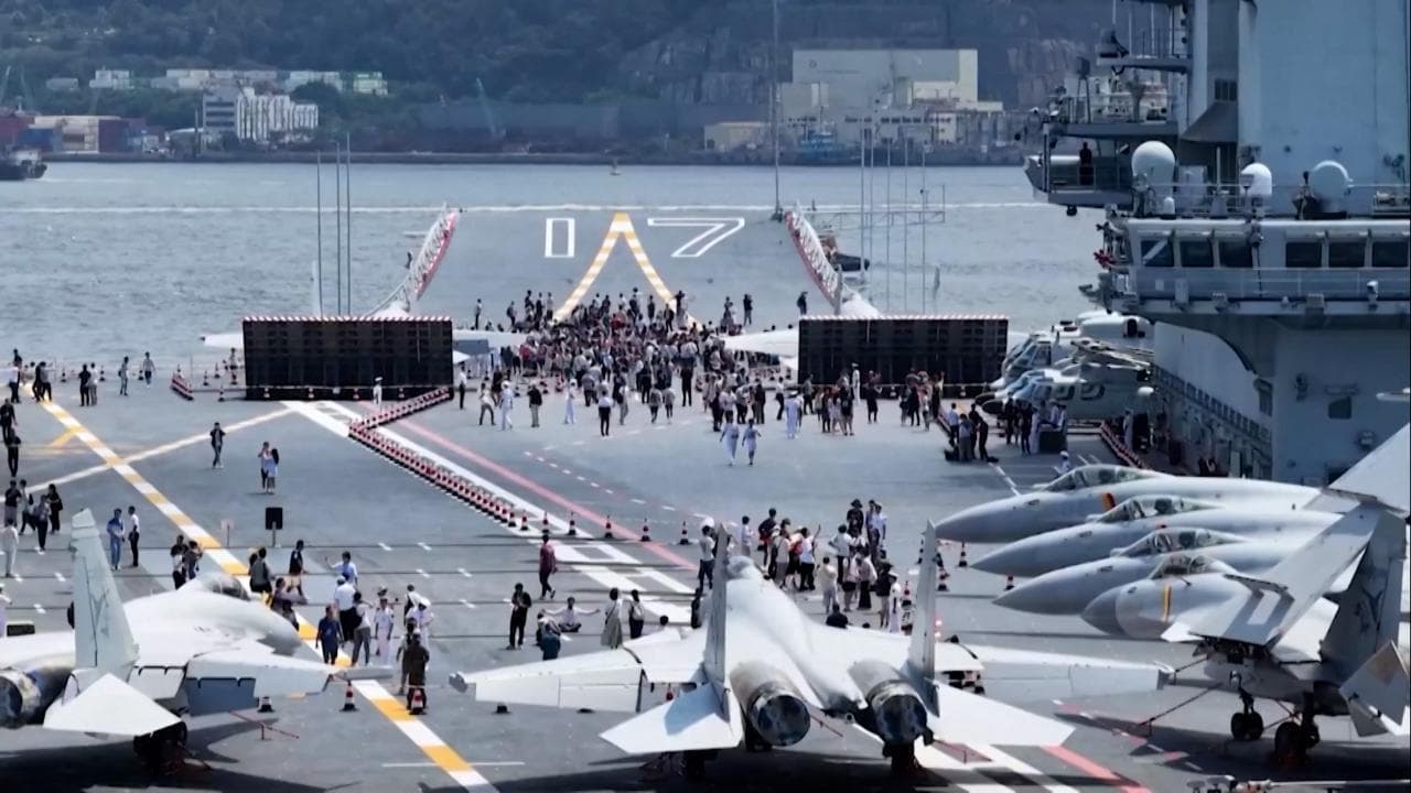 Cina, il colosso del mare Shandong apre al pubblico: sulla portaerei 20.000 visitatori