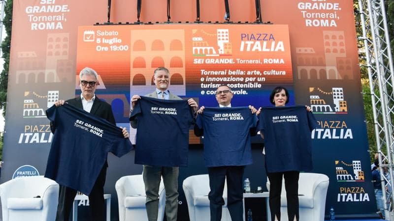 Il nuovo show di Giuli: “Cinecittà cratere vuoto, prima di noi c’era l’Urss”