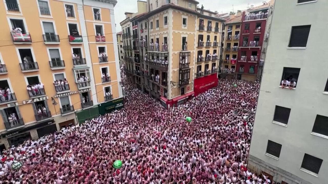 Pamplona, al via la festa di San Firmino con il grido "Stop genocidio, Palestina libera"