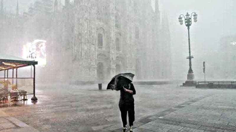 Il meteorologo: “In un giorno a Milano è caduta metà della pioggia del mese”