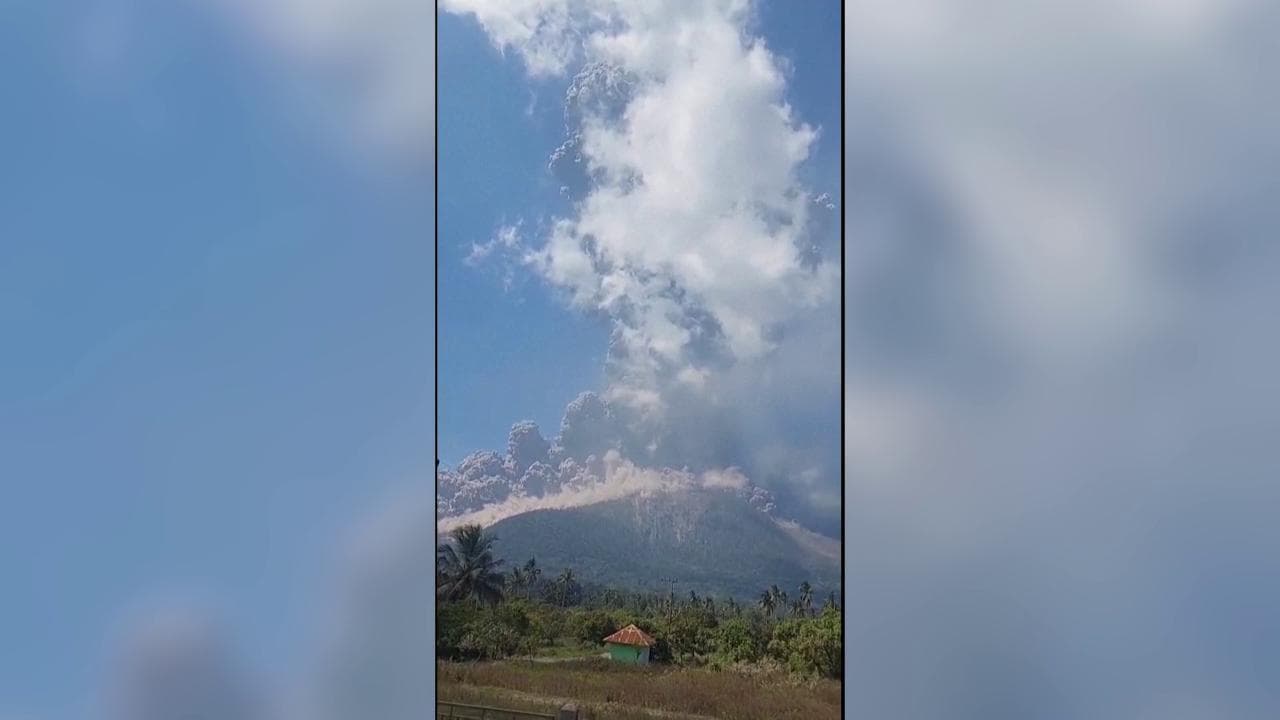 Indonesia: erutta il vulcano Laki Laki, la nube di cenere raggiunge i 18 chilometri