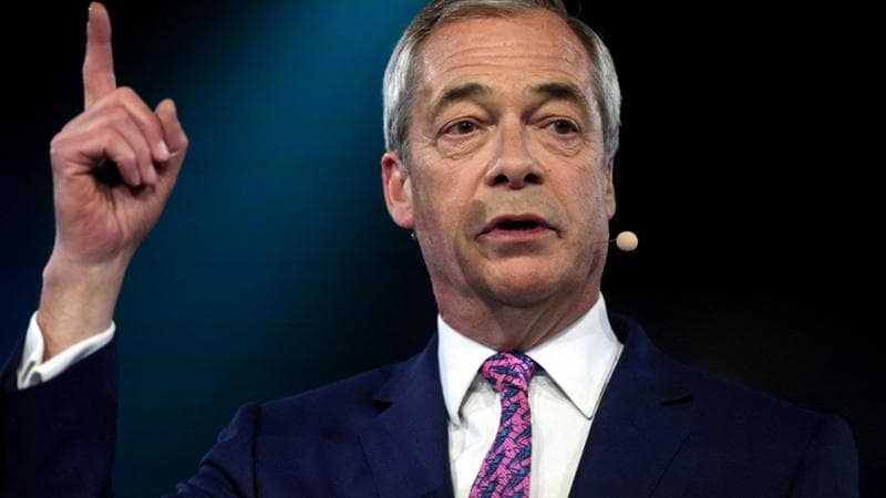 Regno Unito, perché Farage vola nei sondaggi e Starmer crolla a un anno dal trionfo Labour