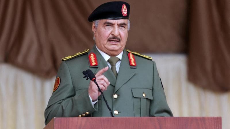 Piantedosi in Libia e l’imboscata del generale Haftar: ora Chigi teme un’altra ondata di sbarchi