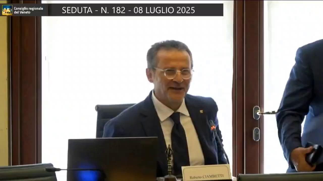 Regione Veneto, Ciambetti si arrrabbia per assenteismo e cita Mussolini: "Aula vuota sorda e grigia"