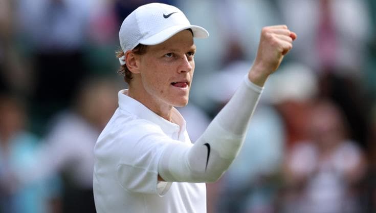 Sinner è più forte del dolore al gomito: batte Shelton e adesso in semifinale c’è Djokovic