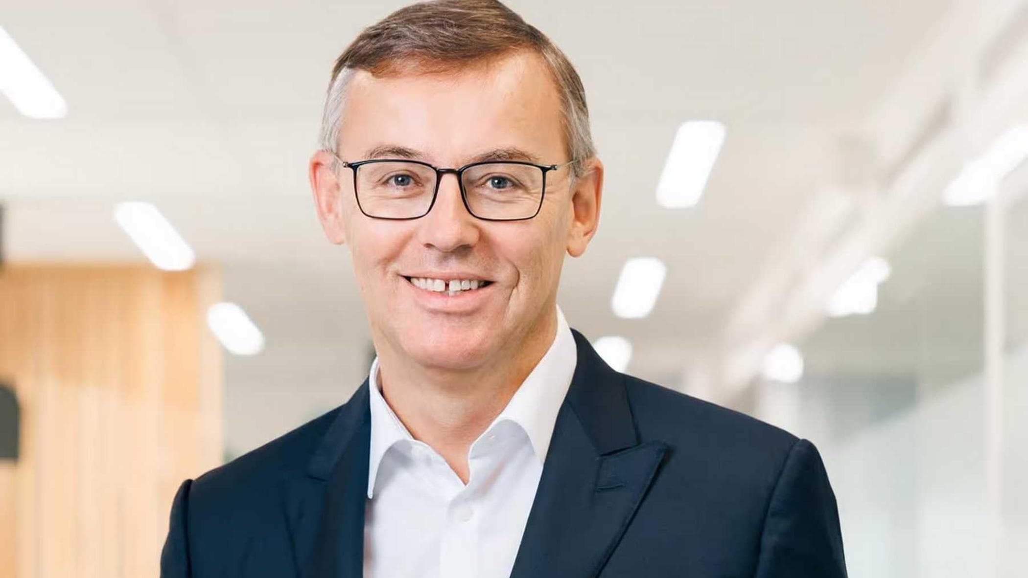 Favey: “Peugeot, elektrikli gelecek ama sadece değil: yeni hibrid araçlara yatırım yapıyoruz”