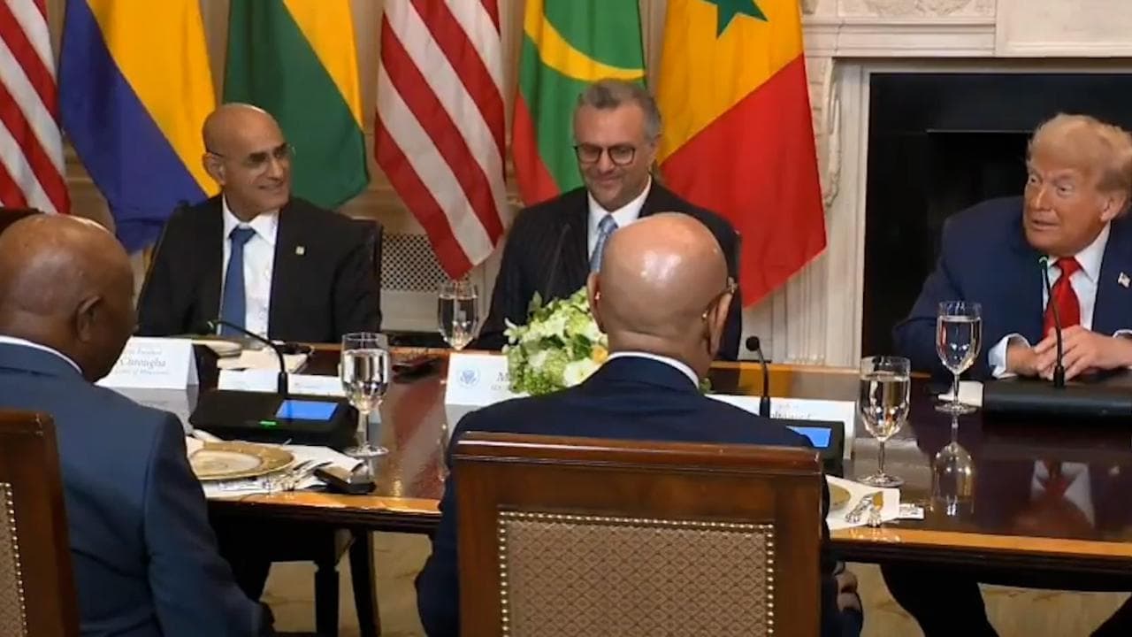 Trump fa i complimenti per l'inglese al presidente della Liberia, dove l'inglese è lingua ufficiale