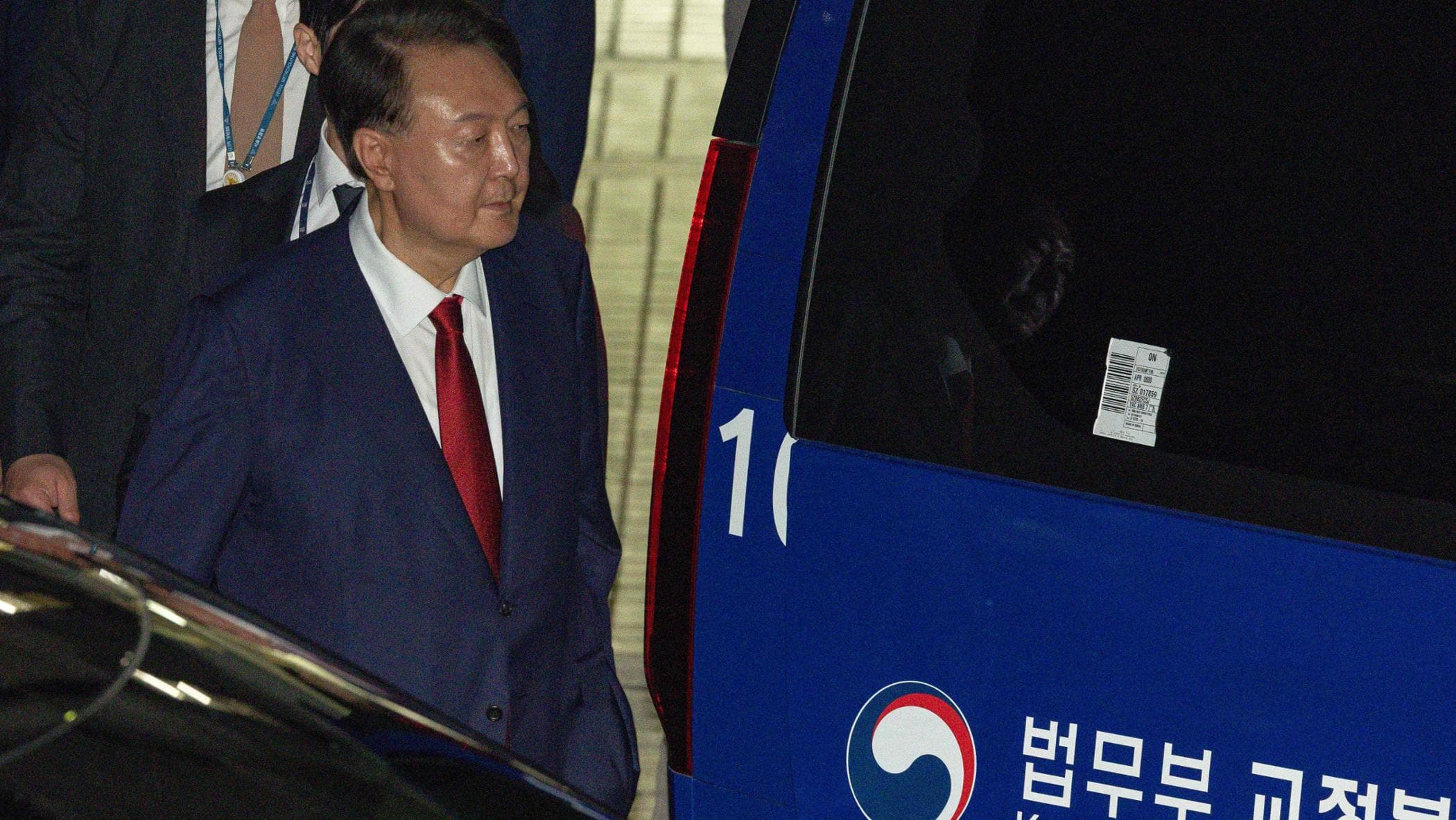 韓国、ユンが刑務所に戻る：戒厳令を課すための裁判の前大統領