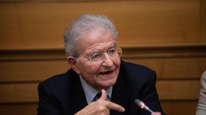 Cicchitto: “Forza Italia subalterna a FdI. Per far crescere il centro serve una vera leadership”