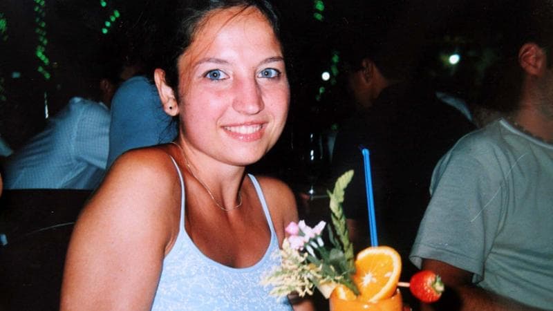 Garlasco, svolta nelle indagini: dna di un uomo ignoto nella bocca di Chiara Poggi