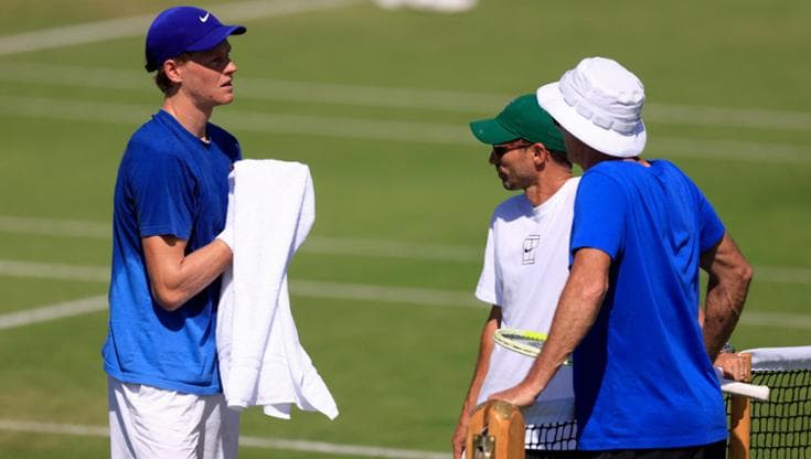 Jannik Sinner con Simone Vagnozzi e Darren Cahill

