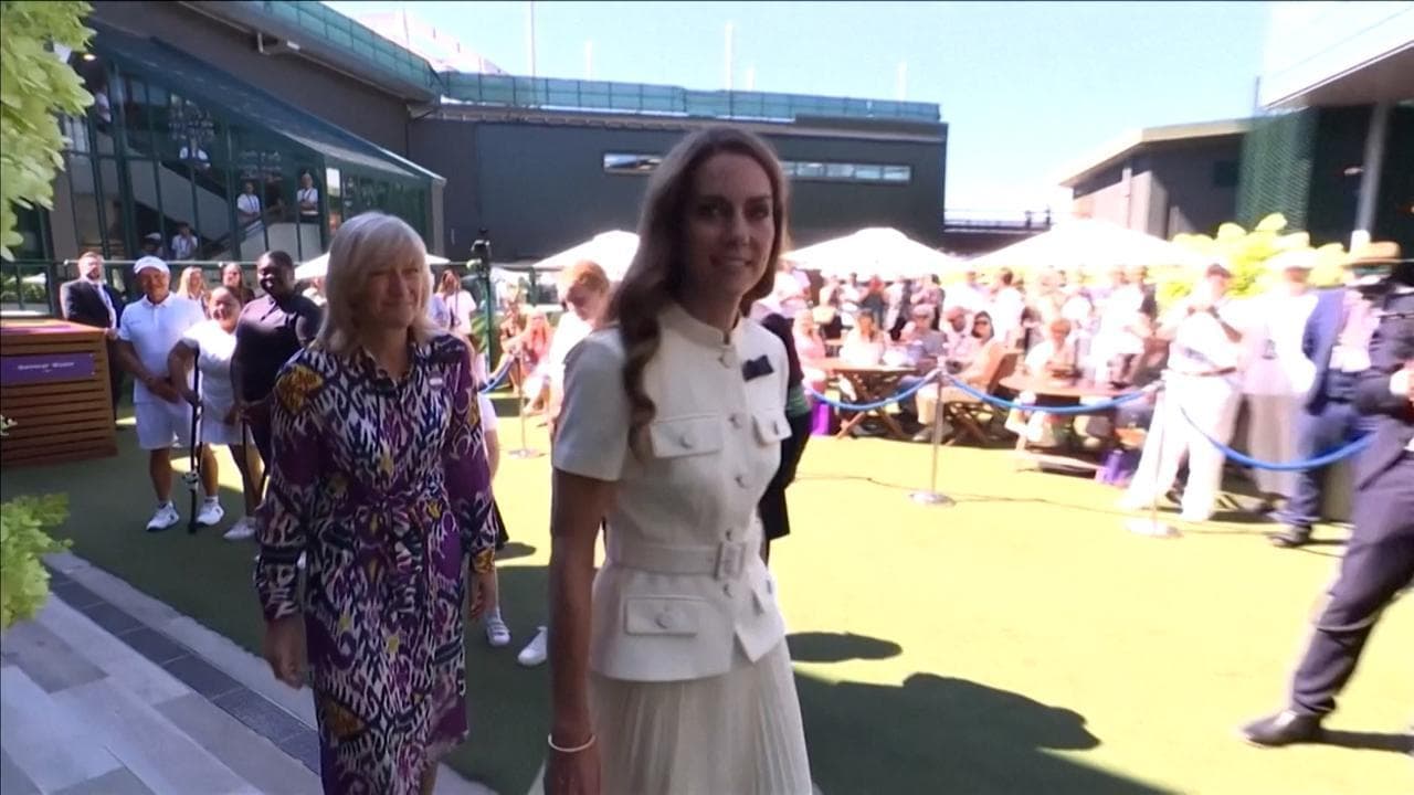 Wimbledon, l'arrivo di Kate Middleton per la finale femminile: gli applausi del pubblico