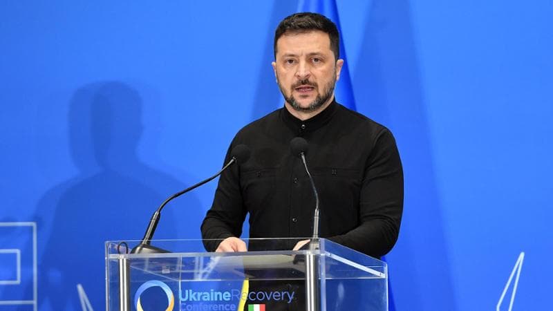 Zelensky ringrazia gli Usa, ma i suoi restano cauti: “Così danno tempo a Putin”