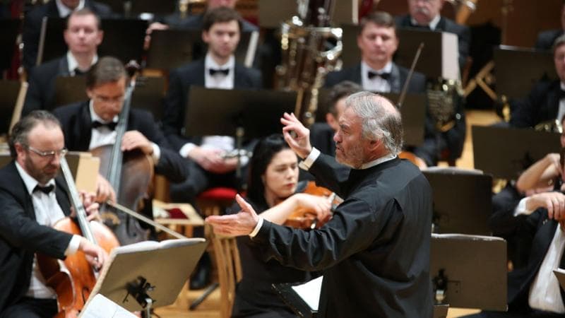 È bufera su Gergiev a Caserta Giuli: “La propaganda non è arte”