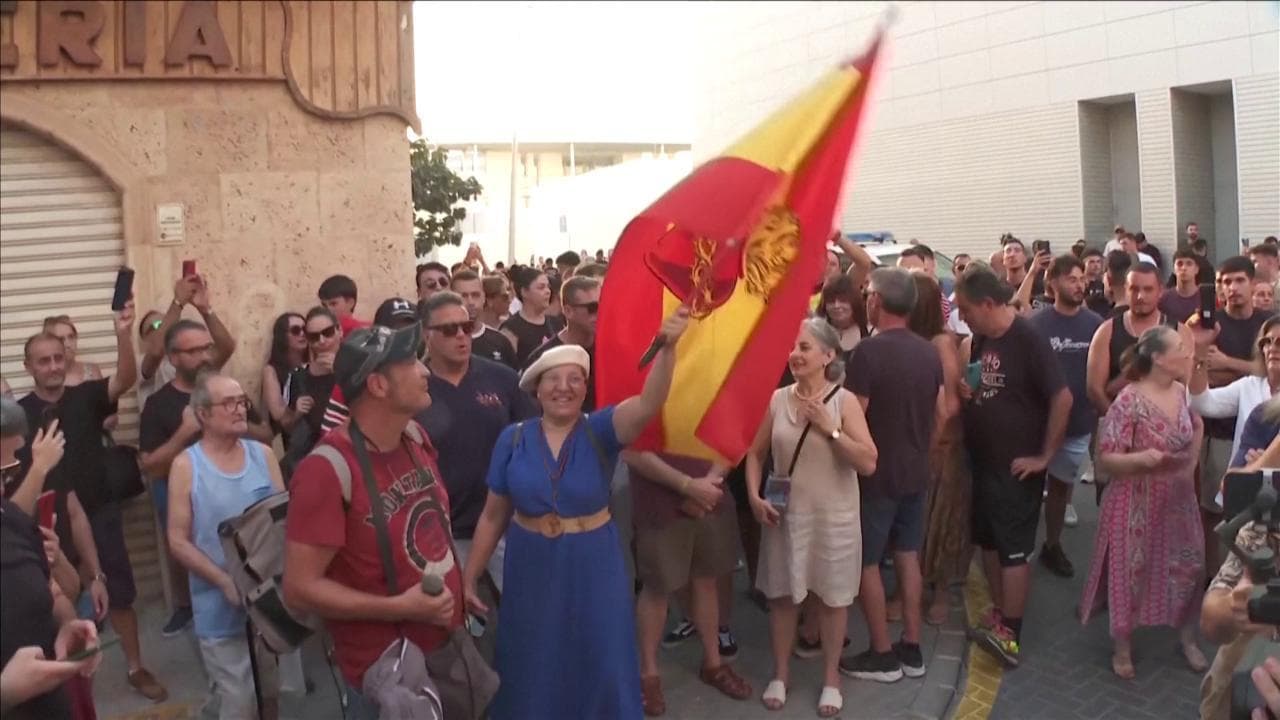Spagna, ancora proteste contro i clandestini nordafricani nella città di Torre Pacheco
