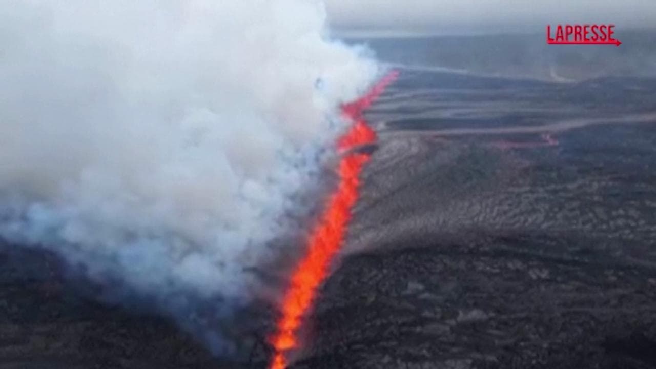Islanda, la nuova eruzione sulla penisola di Reykjanes: si apre un crepaccio di fuoco