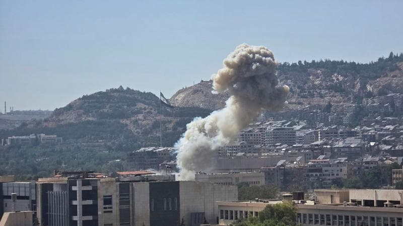 Israele, raid su Damasco per difendere i drusi: “Il regime è avvertito”