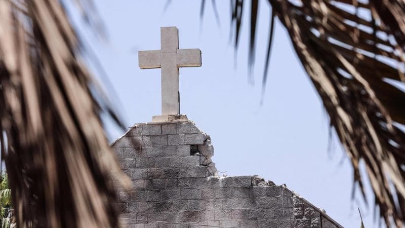 Gaza, l’Idf colpisce la chiesa: uccisi il custode e due fedeli, ferito il parroco missionario