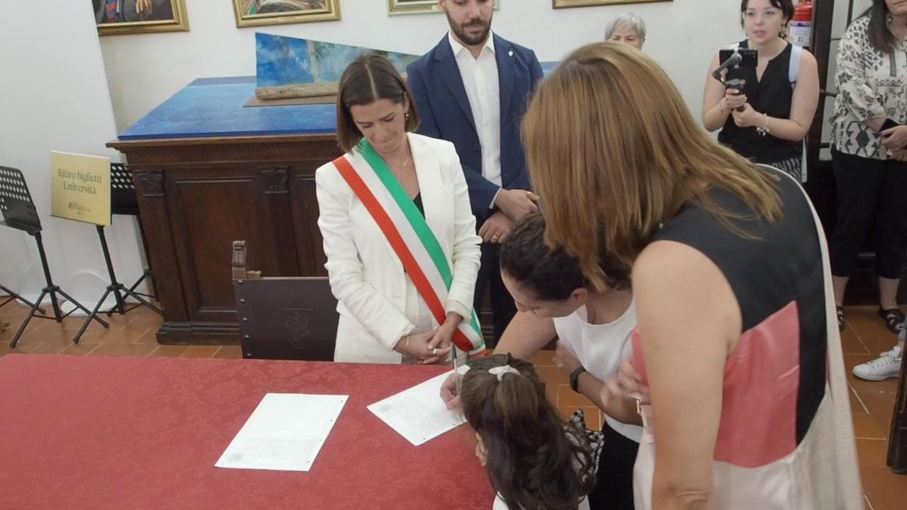 Perugia, riconosciute figlie di coppie di madri. La sindaca: "Atto politico, la città è inclusiva"