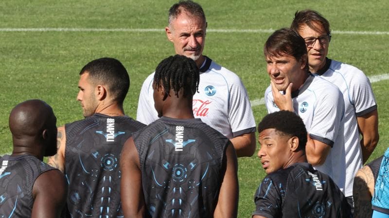 Antonio Conte nel ritiro di Dimaro con il Napoli
