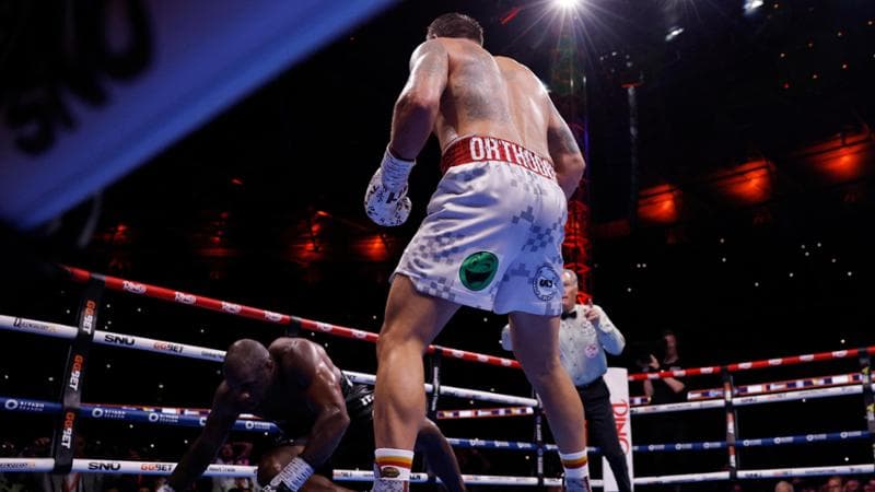 Usyk mette al tappeto Dubois