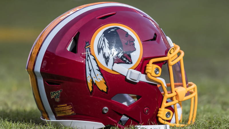 Il vecchio casco dei Washington Redskins, oggi Commanders