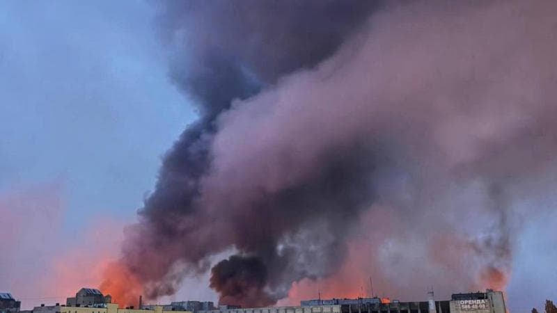 Il cielo sopra Kiev dopo i raid notturni russi