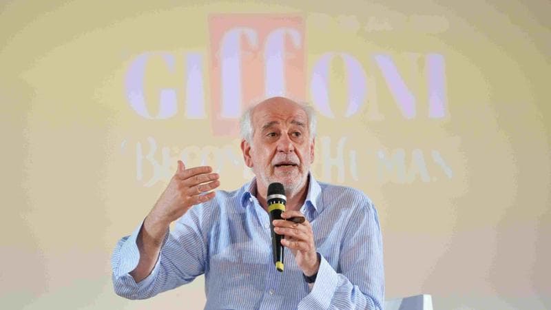 Toni Servillo ai giovani di Giffoni: “Altro che drink e feste, recitare è sacrificio. Restate umani”