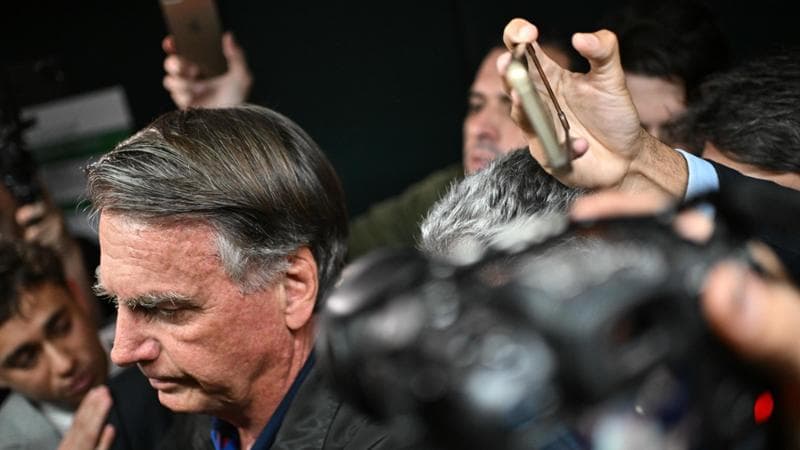 Brasile, Bolsonaro viola il divieto di usare i social. Così rischia l’arresto