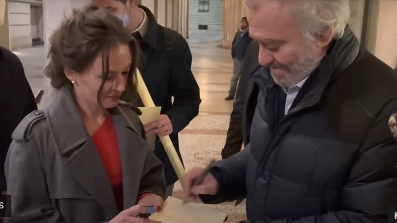 Pevchikh: “L’Italia deve indagare sui milioni di Gergiev, non li usa per se stesso”