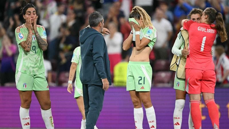 La delusione delle giocatrici italiane dopo il fischio finale