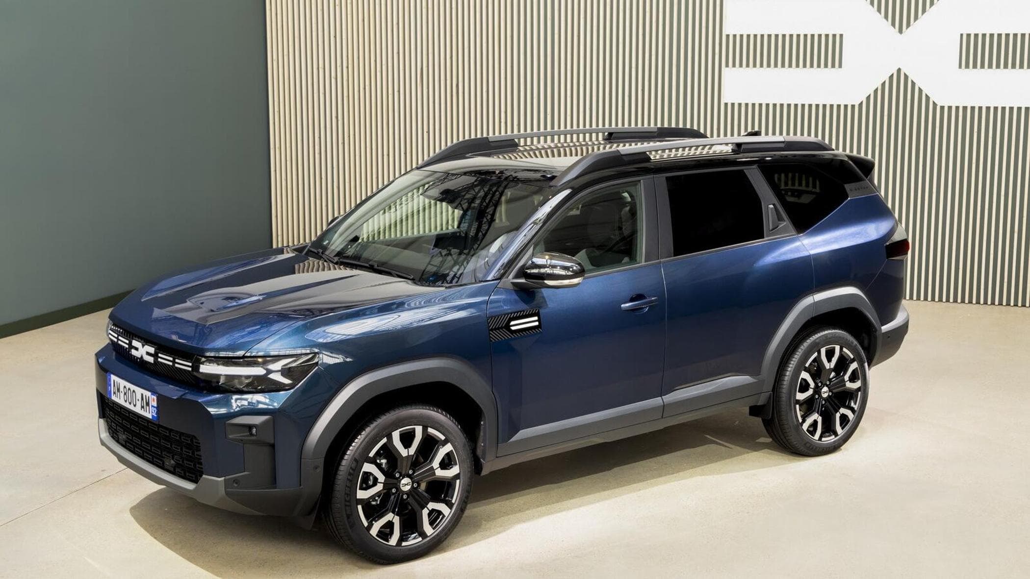 Dacia, Beklentiler doğrultusunda satışlar. Hibritler parlıyor. Bir yıl içinde ikinci elektrik