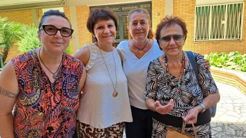 Le vicine di Stella che si sono opposte al prelievo coatto della bambina