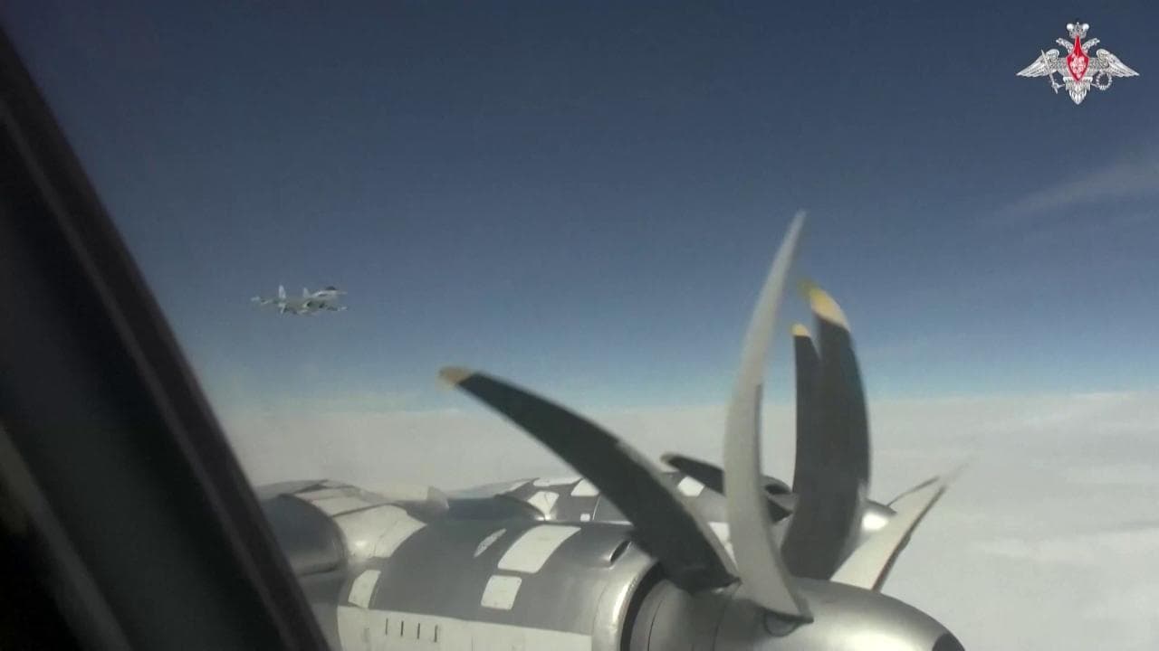 Mare di Bering, bombardieri strategici russi con capacità nucleare sorvolano acque internazionali