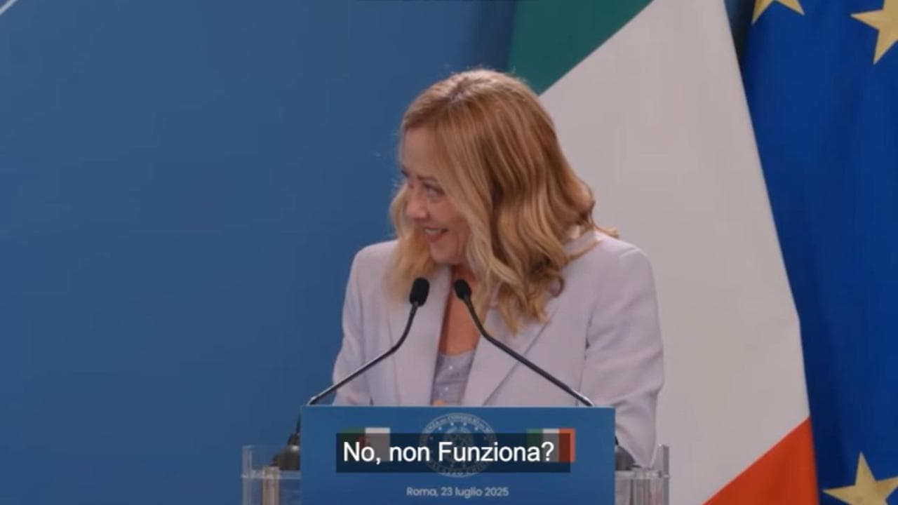 Italia-Algeria, il traduttore di Tebboune non funziona. Meloni: "Ça marche pas?"