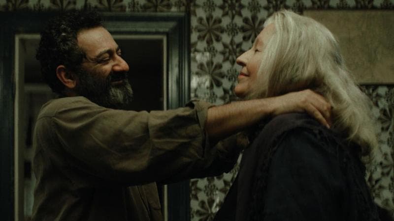 Georges Khabbaz (Munir) e Hanna Schygulla (Valeska)sono i protagonisti del film di Ameer Fakher Eldin