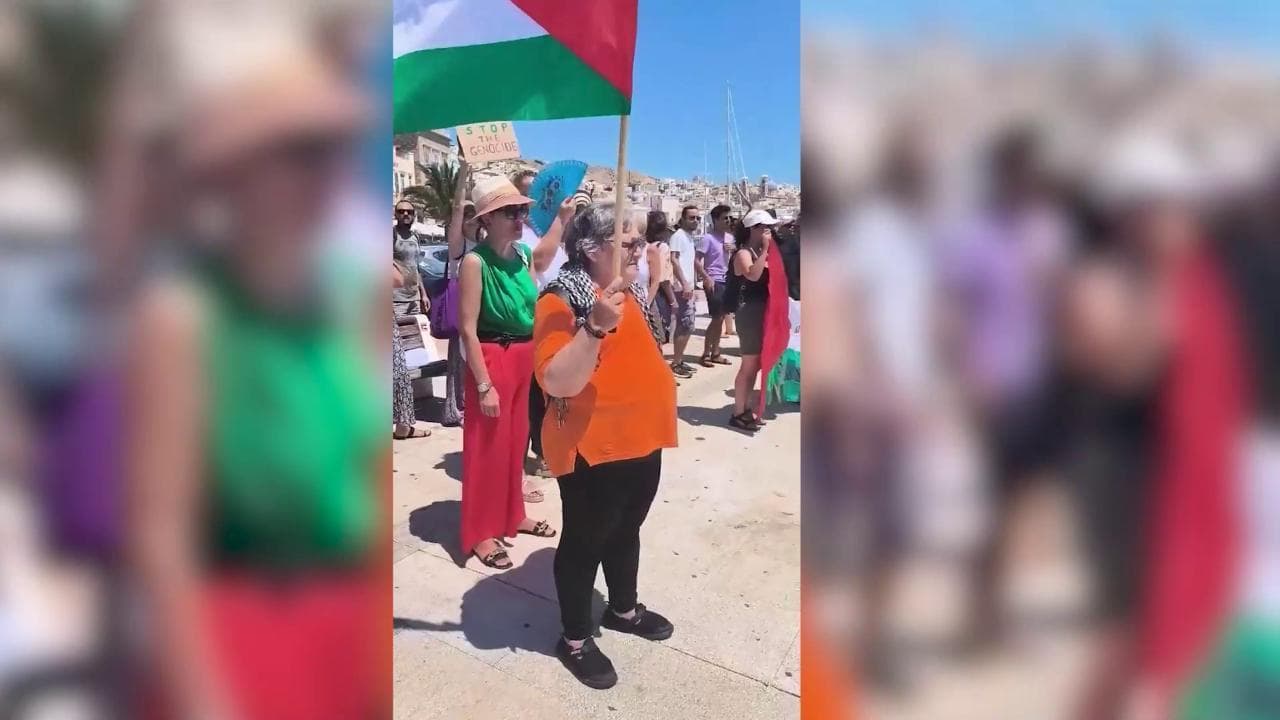 Crociera israeliana respinta a Syros, protesta pro Pal blocca lo sbarco: nave costretta a ripartire