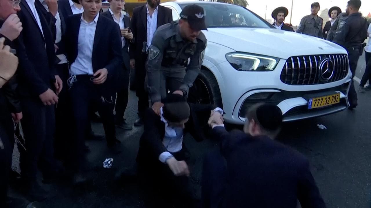 Israele, proteste degli ultraortodossi contro la leva obbligatoria: scontri a Gerusalemme