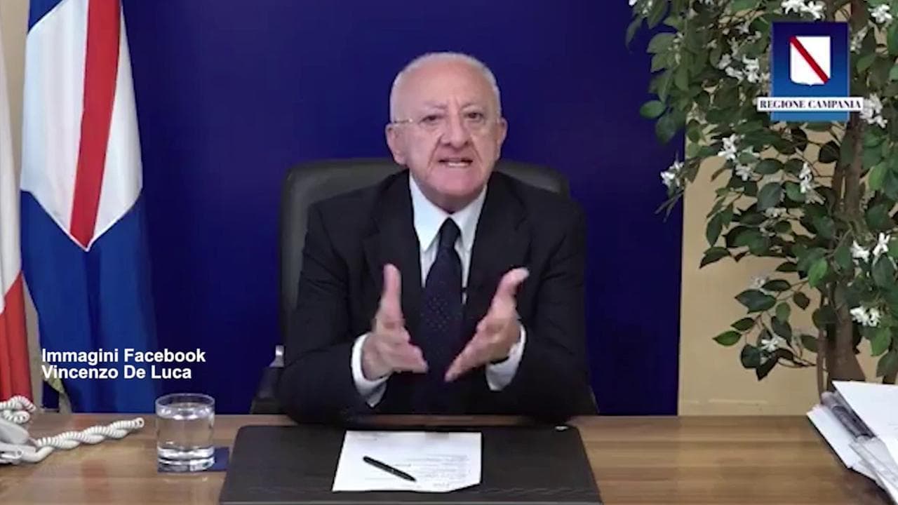 Campania, De Luca: "Io ho dato il sangue, i 5s non hanno fatto nulla. Qui si dice chiagni e fotti"
