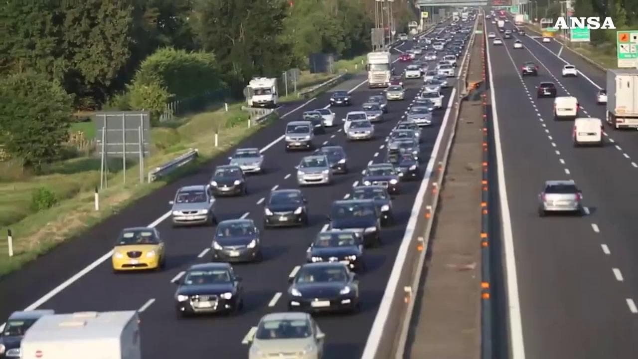 Vacanze, primo week end da bollino rosso in tutta Italia tra pioggia e instabilità