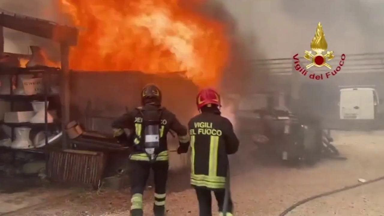 Incendi in Sardegna, evacuate case e aziende a Serramanna