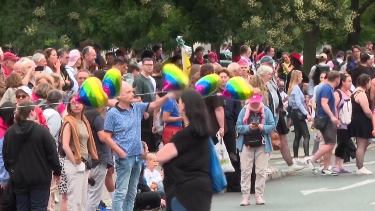 "Mai più in silenzio": il Pride di Berlino celebra l'amore contro l'odio