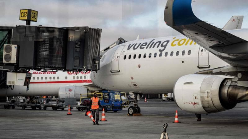 Vueling, cinquanta giovani ebrei francesi espulsi dall’aereo. Parigi chiede spiegazioni all’azienda