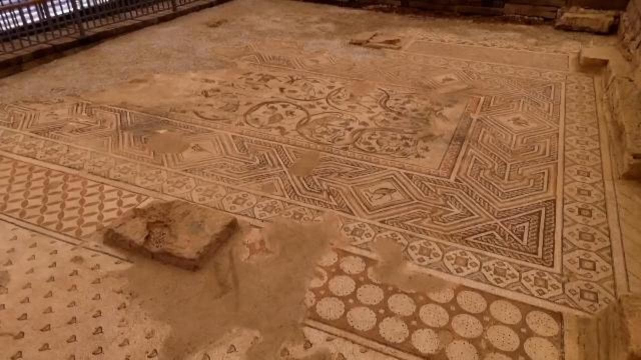 Perre, torna visibile l'antico mosaico restaurato: un capolavoro di 125 mq riprende vita
