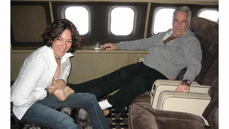 Caso Epstein, i 100 nomi di Ghislaine Maxwell tra i misteri dell’interrogatorio