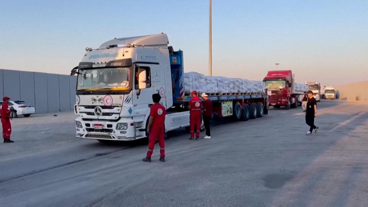 Medio Oriente, primi aiuti a Gaza: i camion si muovono verso la Striscia